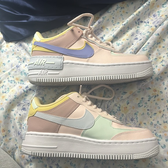 Womens 6 nike Air Forces - Picture 3 of 4